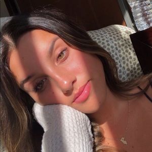 Meet your Posher, Ana